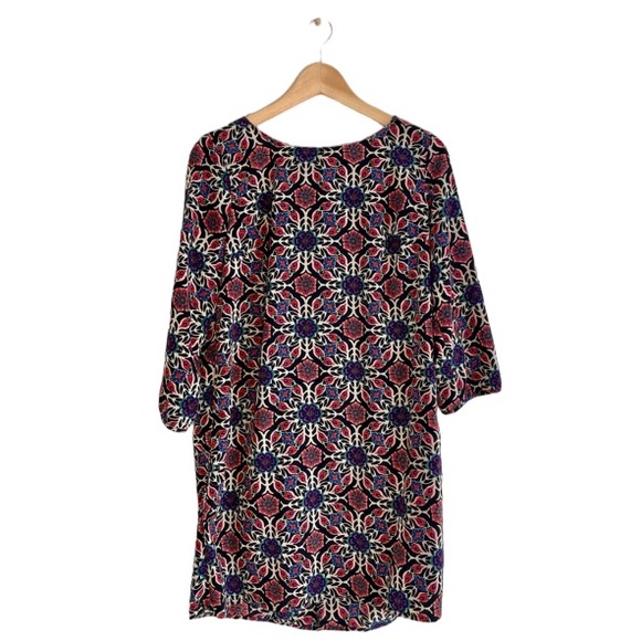 Old Navy Dresses & Skirts - Old Navy shift dress size Medium, 3/4 sleeves, medallion pattern, black & red